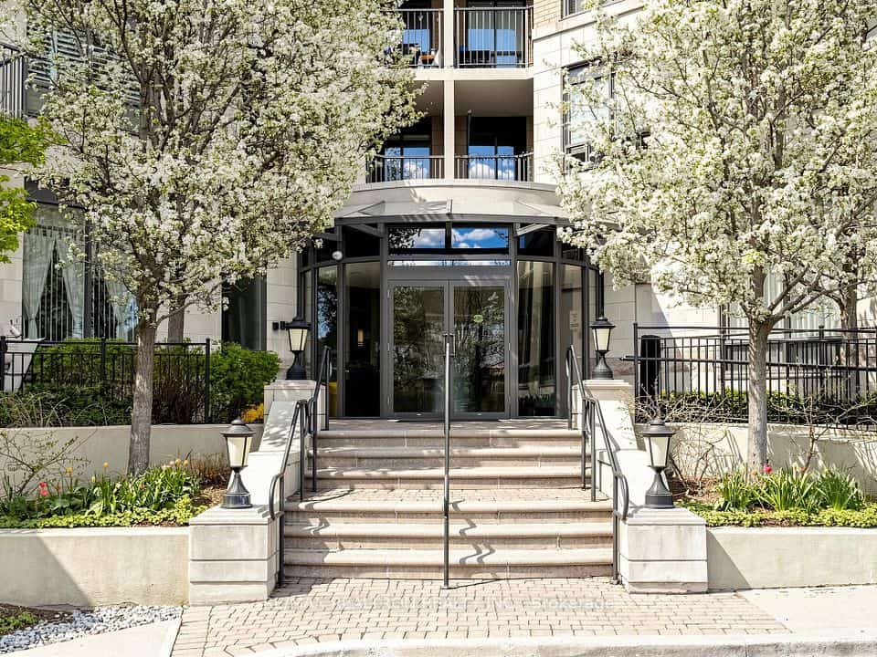 16 Dallimore Circle #414, Toronto, ON M3C 4C4