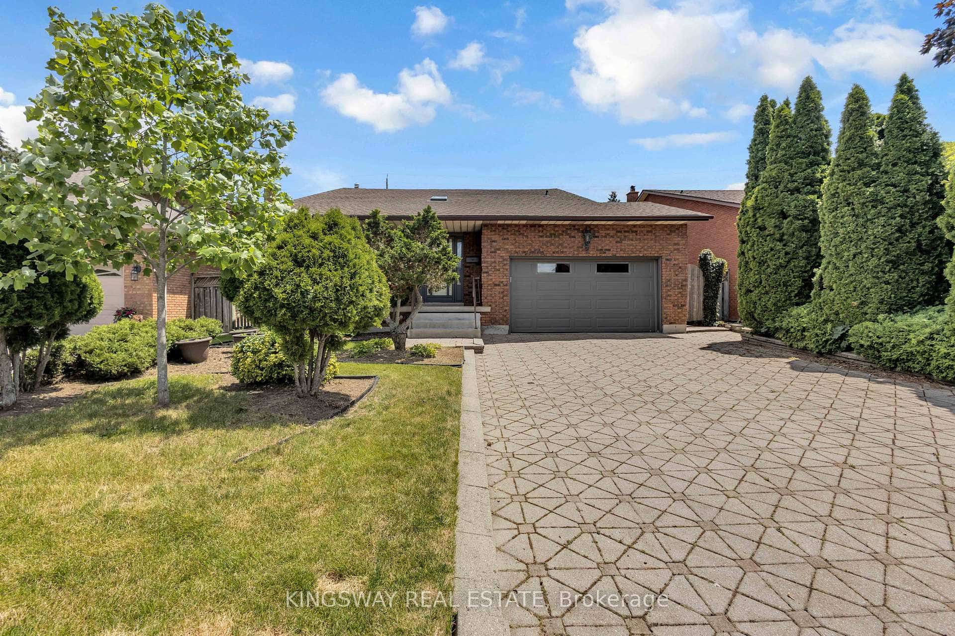 56 Ben Tirran Crescent, Hamilton, ON L8G 4V7