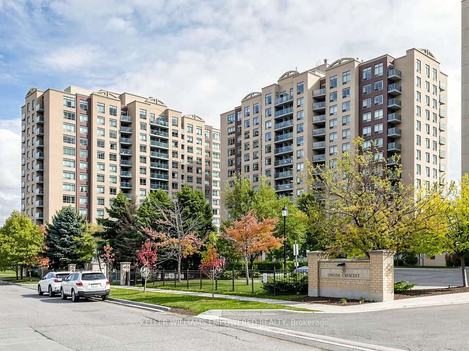 11 Oneida Crescent #211, Richmond Hill, ON L4B 0A1