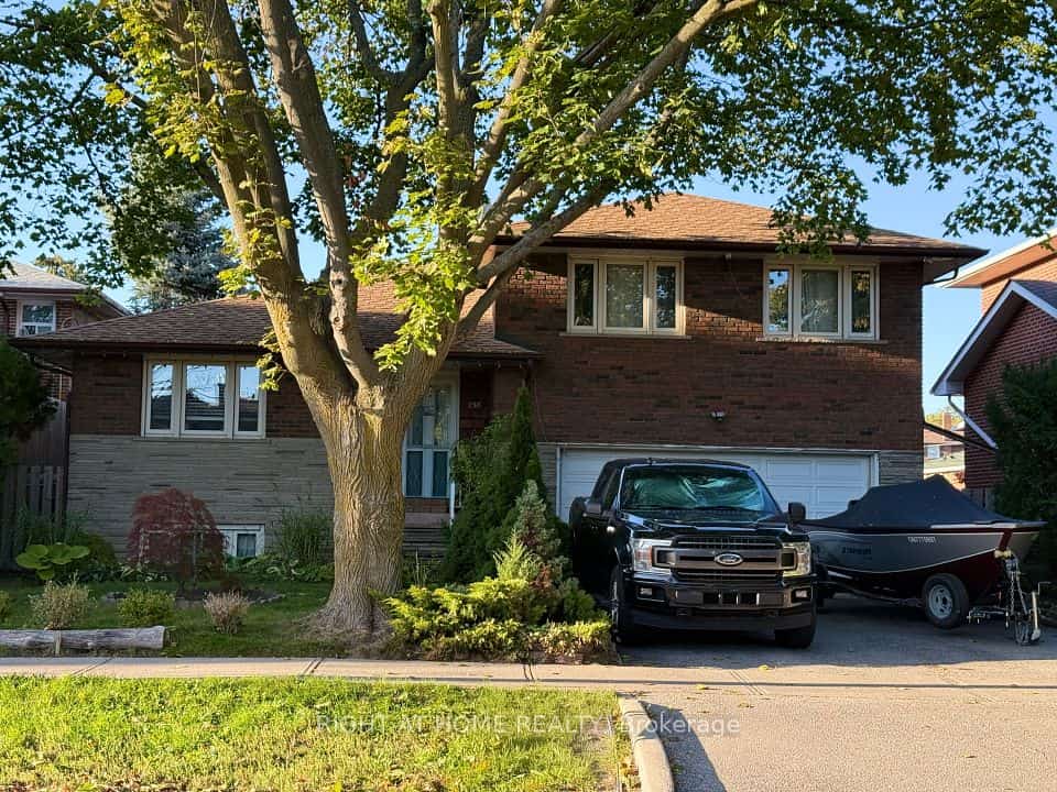 258 La Rose Avenue, Toronto, ON M9P 1B7