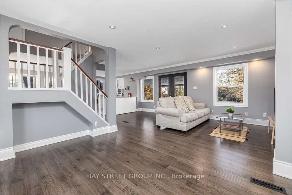 112 Bevdale Road, Toronto, ON M2R 1L7