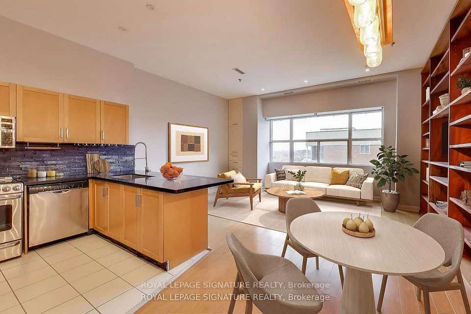 700 King Street W #801, Toronto, ON M5V 2Y6