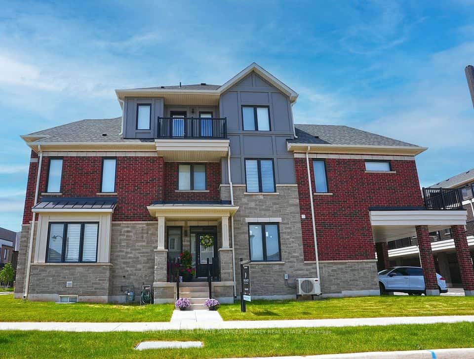 9 Crown Gate, Oakville, ON L6M 0W8