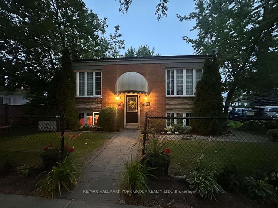 948 Lake Drive E, Georgina, ON L0E 1L0