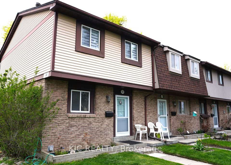 93 Hansen Road N #6, Brampton, ON L6V 3C8