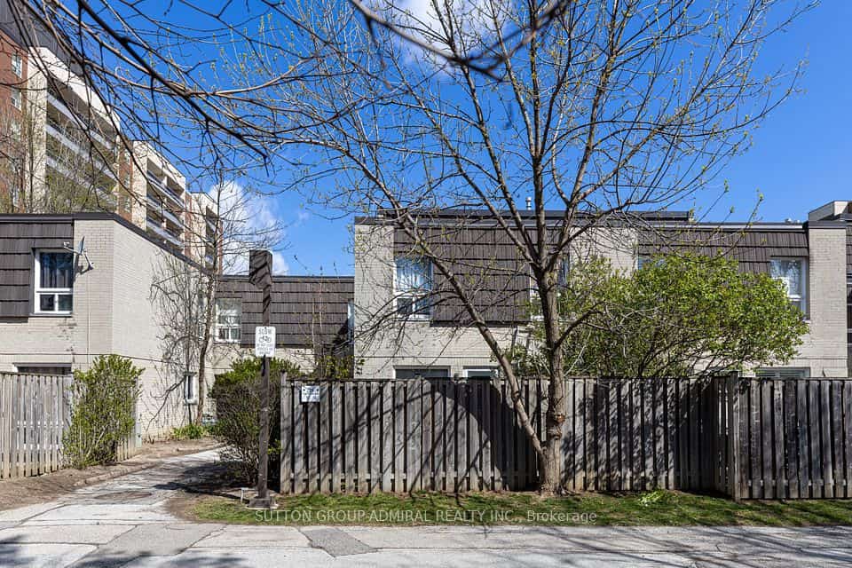 21 Four Winds Drive #11, Toronto, ON M3J 1K7