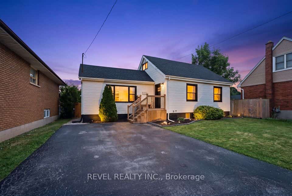 481 Upper Gage Avenue, Hamilton, ON L8V 4J2