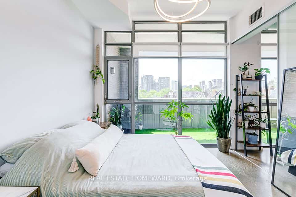 549 King Street E #310, Toronto, ON M5A 1M5