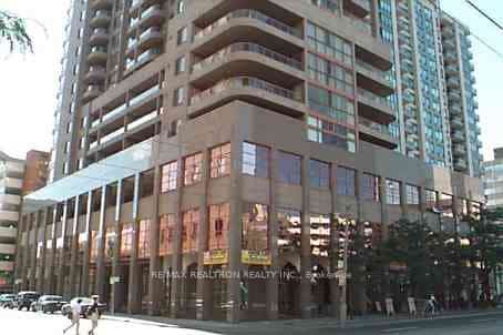 736 Bay Street #1008, Toronto, ON M5G 1N6