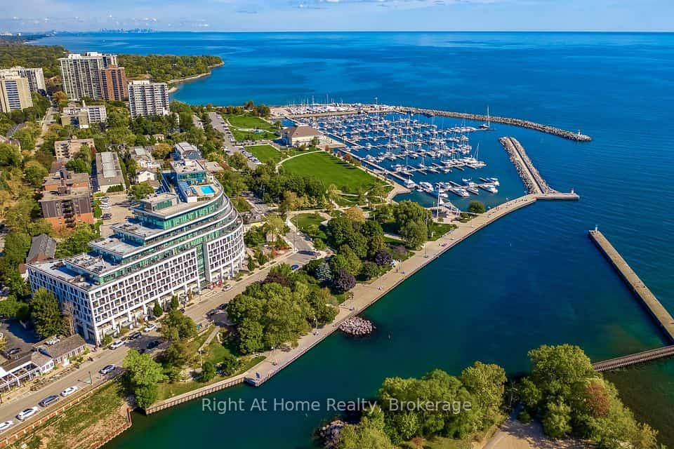 11 Bronte Road #201, Oakville, ON L6L 0E1