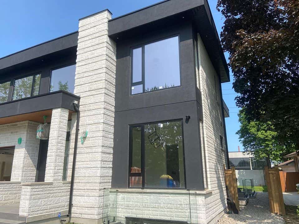 1349 Melton Drive, Mississauga, ON L4Y 1L6