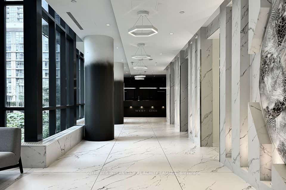 11 Brunel Court #1216, Toronto, ON M5V 3Y3