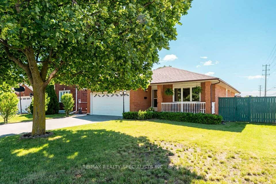 330 Hickory Circle, Oakville, ON L6H 4T5