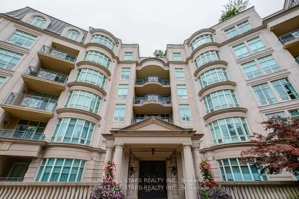 7071 Bayview Avenue #211, Markham, ON L3T 7Y8