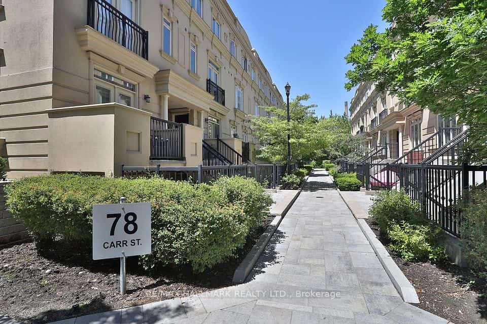 78 Carr Street #TH10, Toronto, ON M5T 1B7