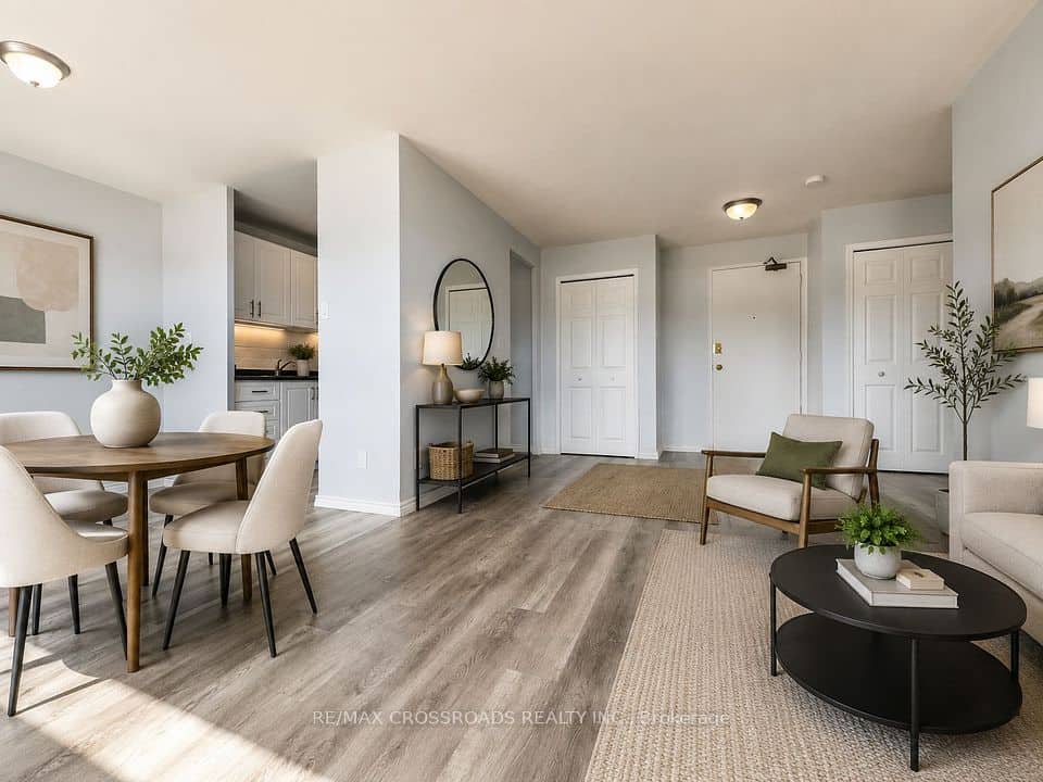 363 Lakeshore Road E, Mississauga