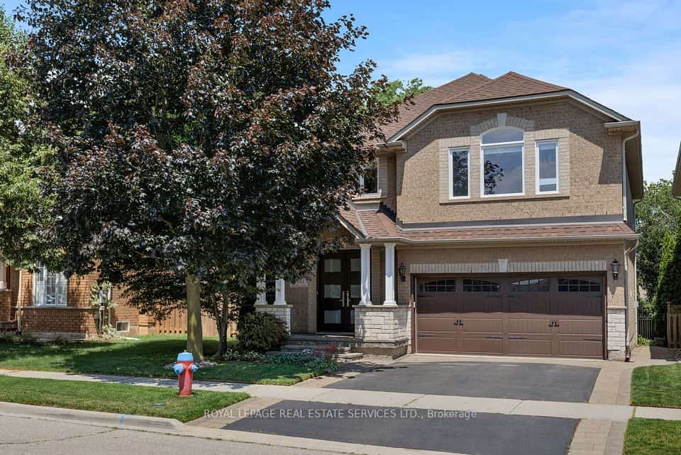 2261 Grouse Lane, Oakville, ON L6M 3Z8