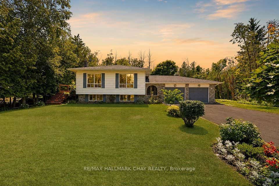 631 Lockhart Road, Innisfil, ON L9S 3E5