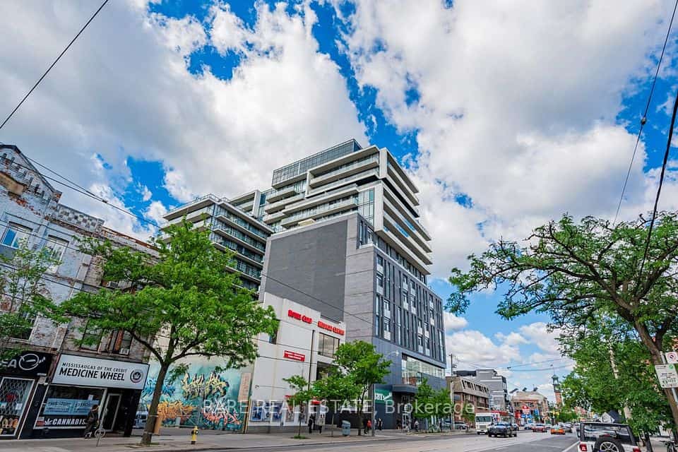 297 College Street #PH5, Toronto, ON M5T 0C2