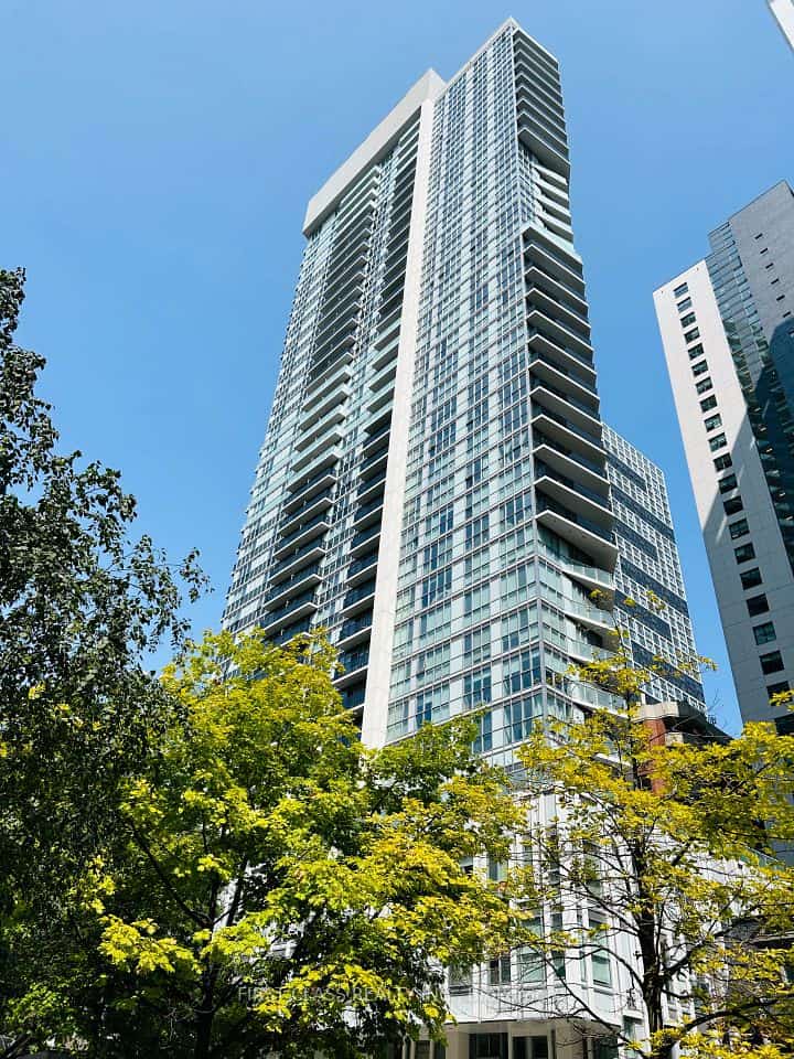 77 Mutual Street #1806, Toronto, ON M5B 2A9