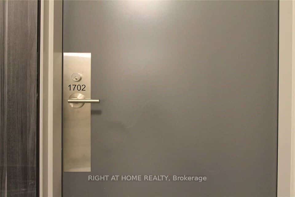 38 Forest Manor Road #1702, Toronto, ON M2J 0H4