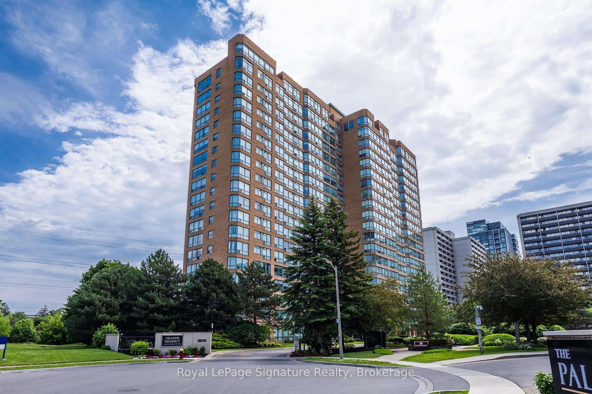 1276 Maple Crossing Boulevard #1407, Burlington, ON L7S 2J9