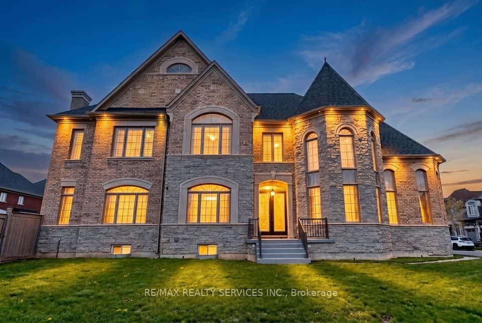 28 Pendergast Court, Brampton, ON L6P 4G7