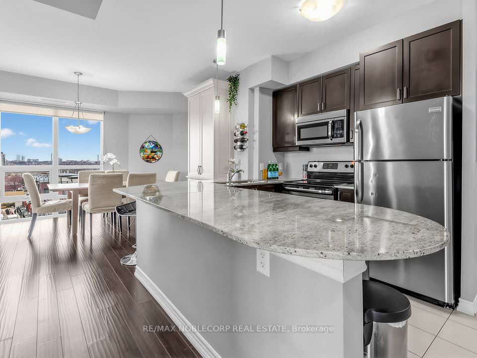 Volare Condos, Vaughan