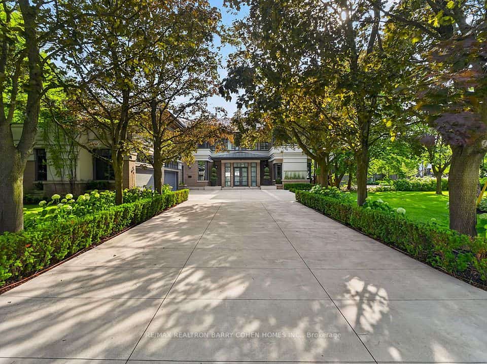 17 Alderbrook Drive, Toronto, ON M3B 1E3