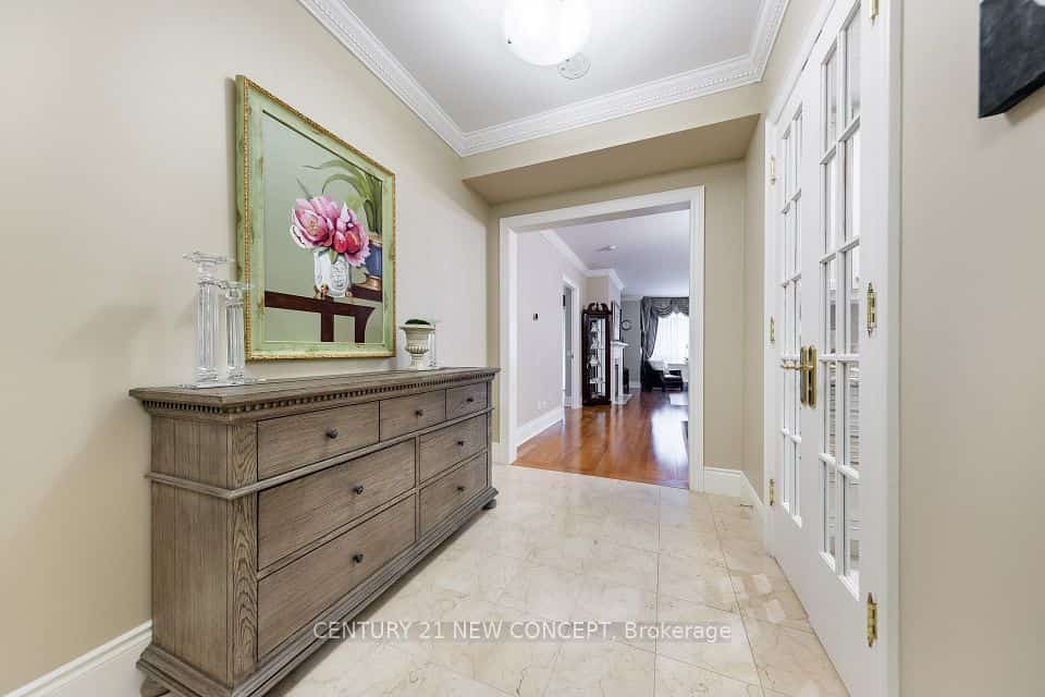 7071 Bayview Avenue #204, Markham, ON L3T 7Y8