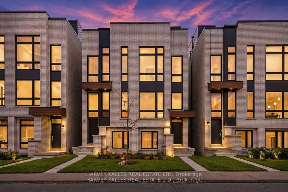 11 Innes Avenue, Toronto, ON M6E 0B2