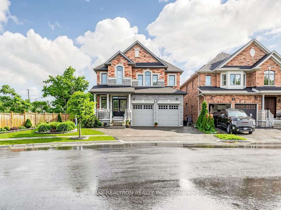 15 Motley Court, Richmond Hill, ON L4E 0N4