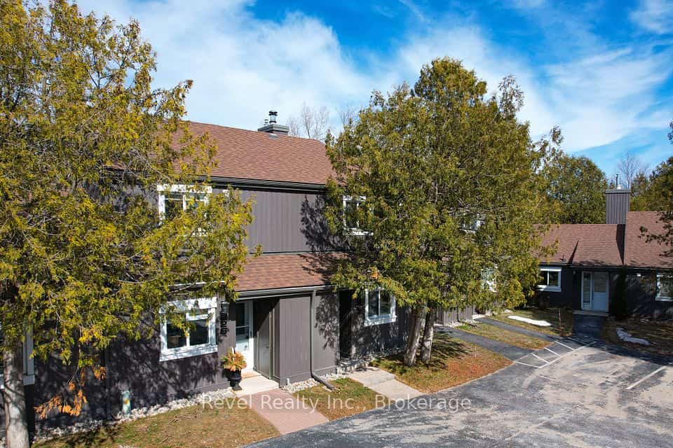 17 Harbour Street W #227, Collingwood, ON L9Y 5B4