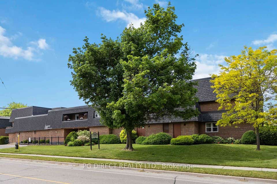 580 Mary Street E #214, Whitby, ON L1N 2R3