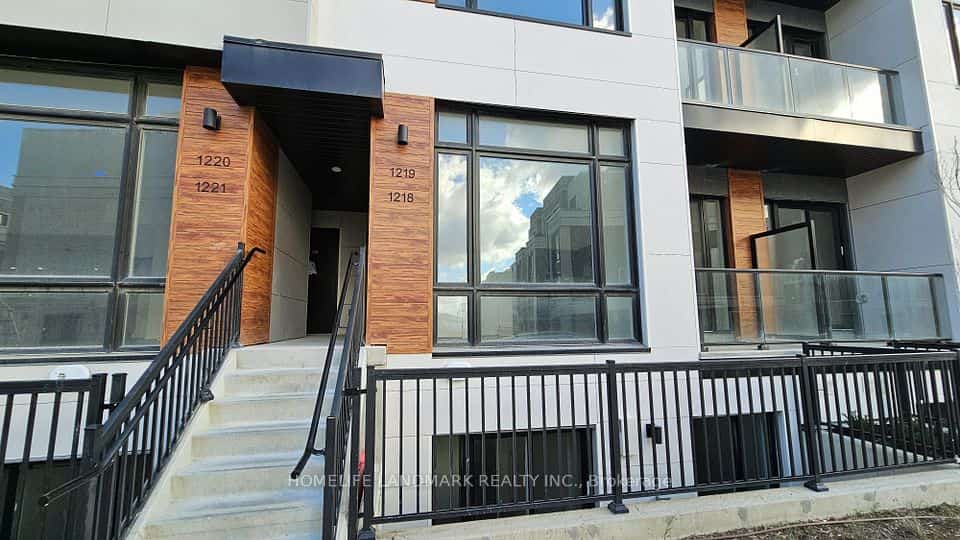 8 David Eyer Road #1218, Richmond Hill, ON L4S 0N3