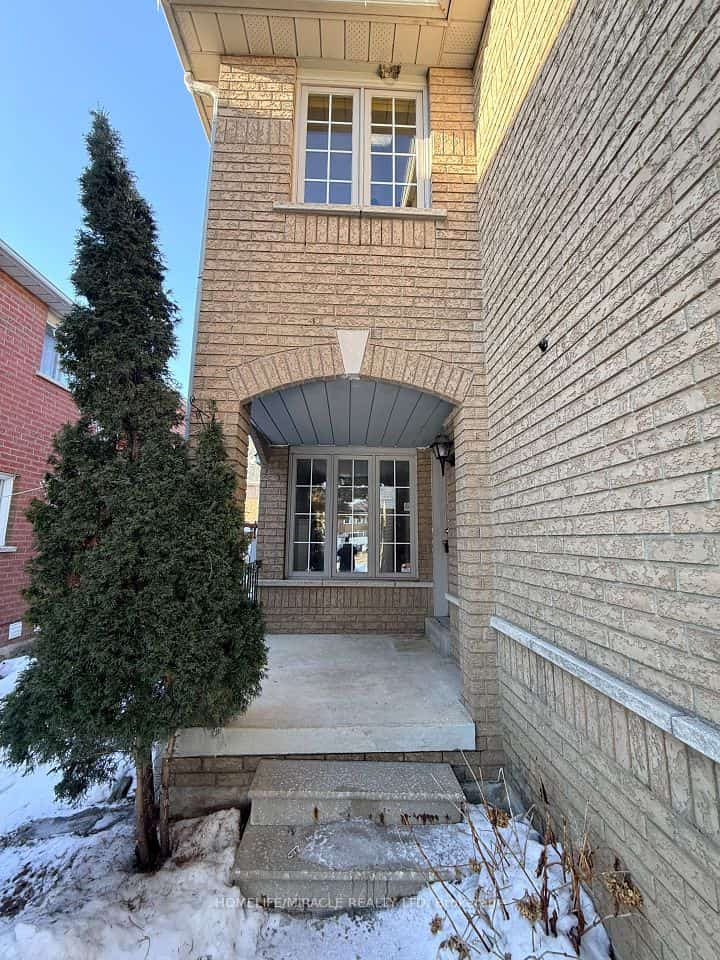 137 Pressed Brick Drive, Brampton, ON L6V 4K5