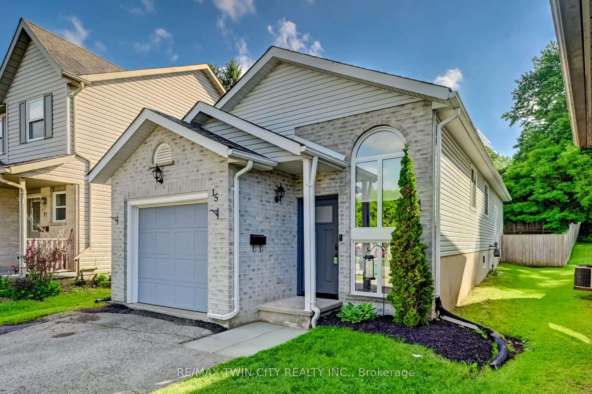 15 Michelle Court, Waterloo, ON N2N 3K8
