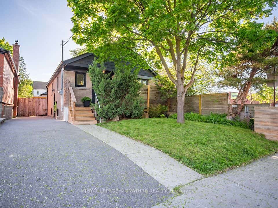 316 Blantyre Avenue, Toronto, ON M1N 2S7