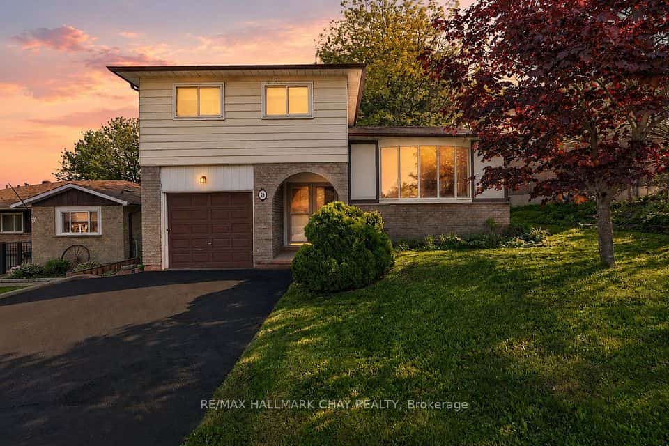 28 Britannia Avenue, Bradford West Gwillimbury, ON L3Z 1A1