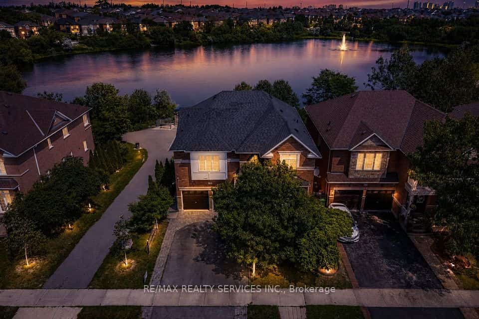 35 Stoneylake Avenue, Brampton, ON L6V 4R1