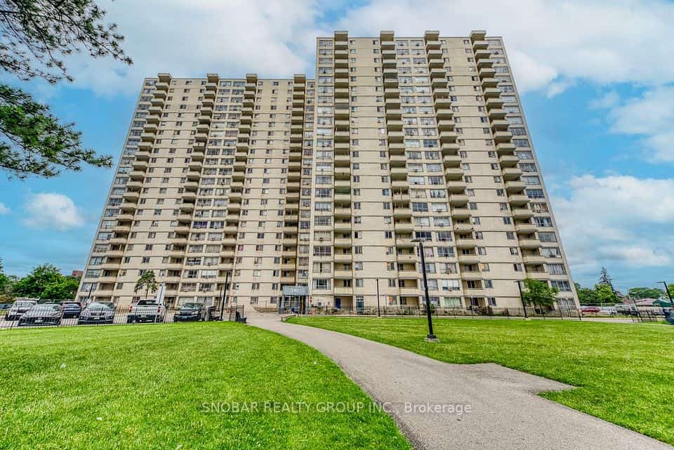 340 Dixon Road #804, Toronto, ON M9R 1T1