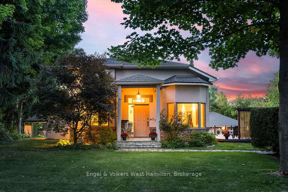94 8 Highway, Hamilton, ON L9H 4V5