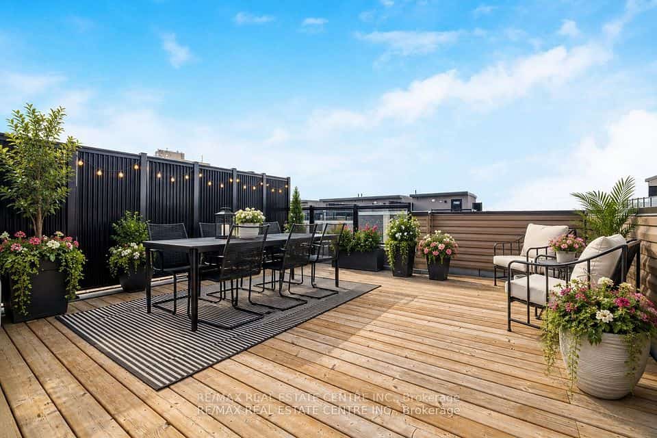3409 Ridgeway Drive #18, Mississauga, ON L5L 0B9