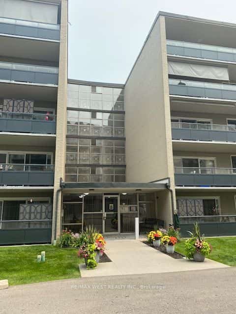 510 Queenston Road #103, Hamilton, ON L8K 1J3