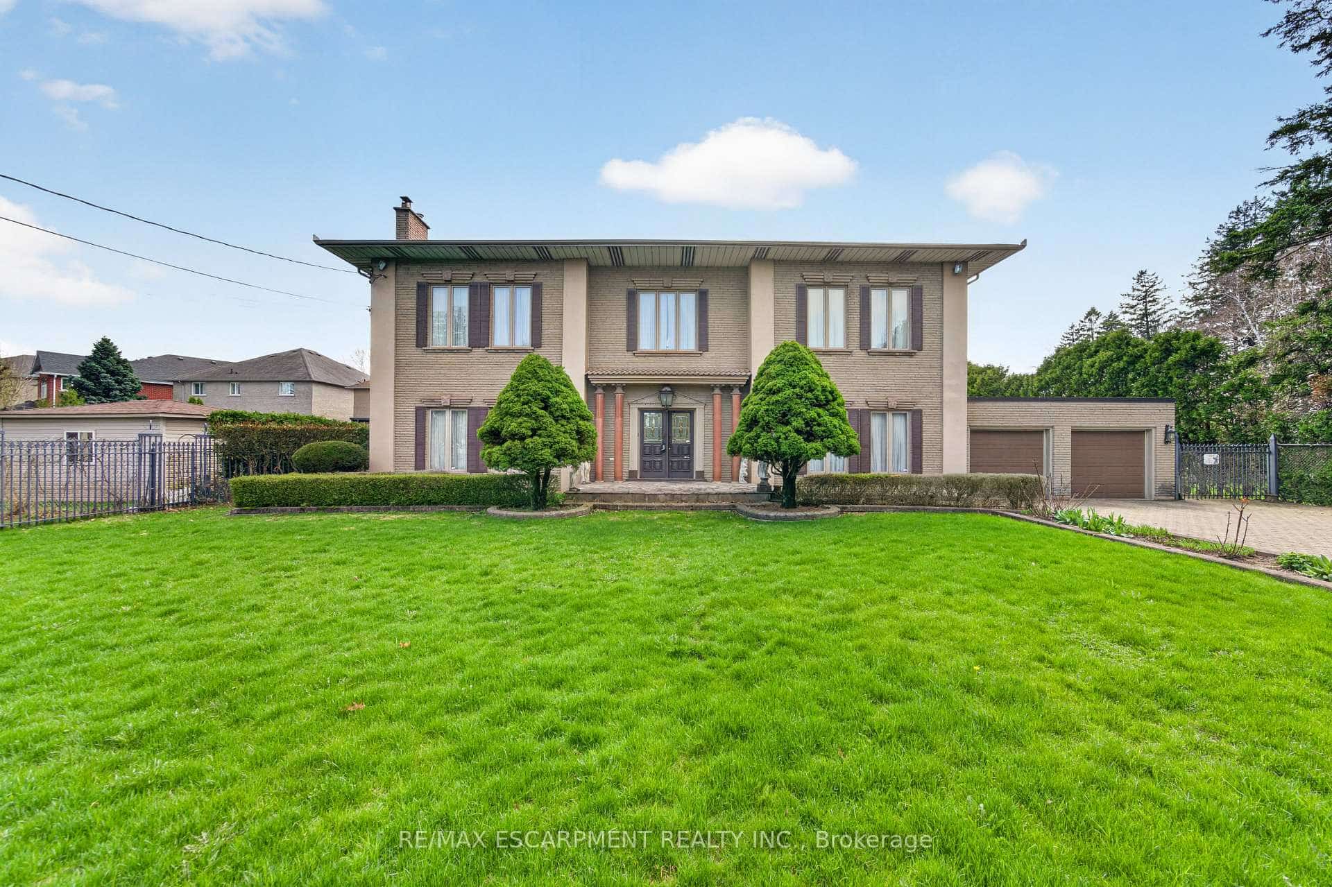 213 STONE CHURCH Road W, Hamilton, ON L9B 1A2