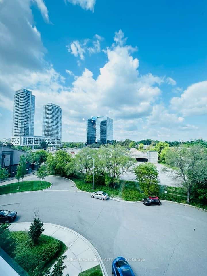 275 Village Green Square #422, Toronto, ON M1S 0L8