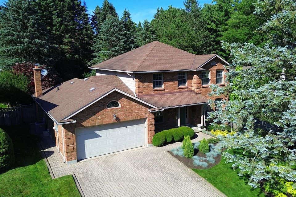 275 Woodland Drive, Hamilton, ON L9G 3Z9