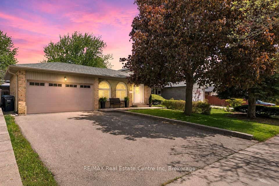14 Massey Street, Brampton, ON L6S 2W1
