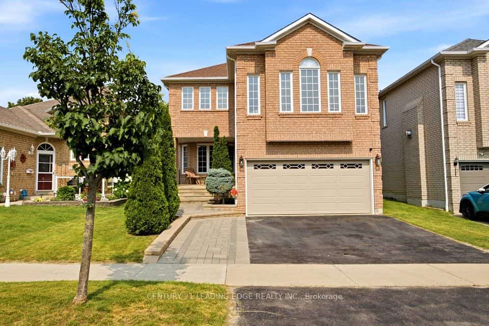 131 Tom Edwards Drive, Whitby, ON L1R 2S2
