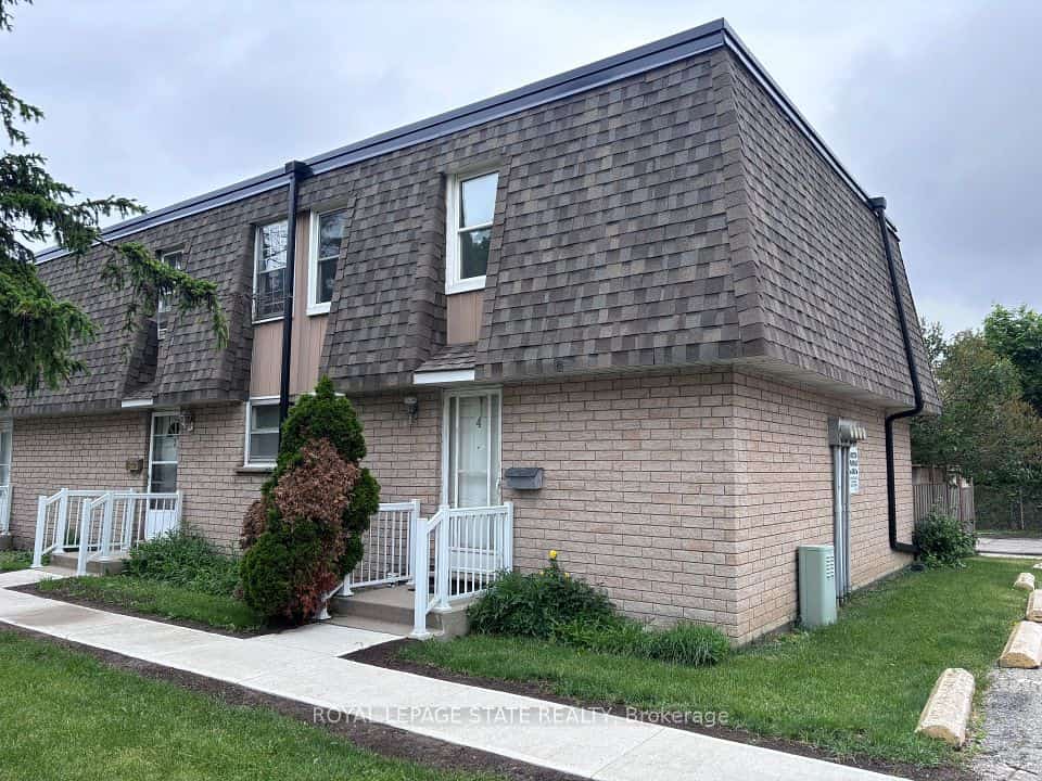 153 Limeridge Road W #4, Hamilton, ON L9C 2V3